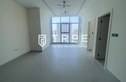 شقة - غرفة نوم - 2 حمامات للايجار في بي جي وان - الفرجان - دبي