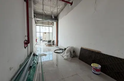Shop - Studio - 1 Bathroom for rent in Muweileh Community - Muwaileh Commercial - Sharjah