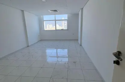 Apartment - 3 Bedrooms - 4 Bathrooms for rent in Downtown Fujairah - Fujairah