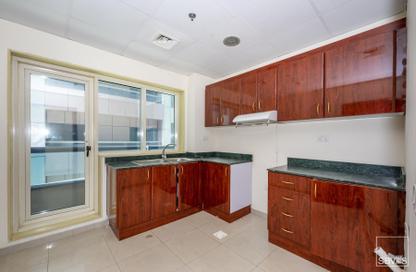 Apartment - 2 - 2 for rent in Al Bandary Tower A - Al Bandary Twin Towers - Al Khan - Sharjah