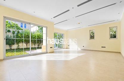 Villa - 4 Bedrooms - 4 Bathrooms for rent in District 8 - Jumeirah Park - Dubai