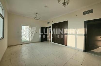 Apartment - 3 - 3 for rent in Mazaya 6 - Queue Point - Liwan - Dubai