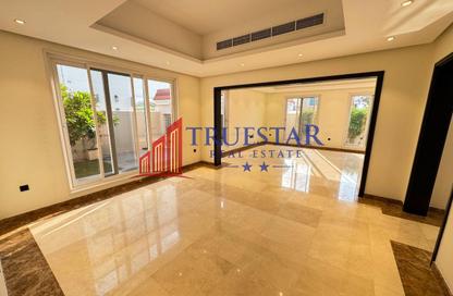 Villa - 5 - 5 for rent in Jumeirah 1 Villas - Jumeirah 1 - Jumeirah - Dubai