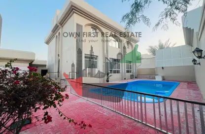 Villa - 4 Bedrooms - 6 Bathrooms for rent in Jumeirah 1 Villas - Jumeirah 1 - Jumeirah - Dubai