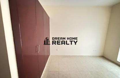 Apartment - 2 Bedrooms - 2 Bathrooms for rent in Al Bandary Twin Towers - Al Khan - Sharjah