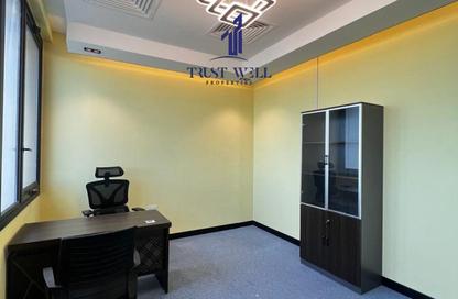 Business Centre - Studio - 7 Bathrooms for rent in Dar Al Salam Building - Corniche Road - Abu Dhabi