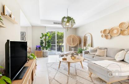 Villa - 2 Bedrooms - 3 Bathrooms for rent in Springs 2 - The Springs - Dubai Villa - 2 Bedrooms - 3 Bathrooms for rent in Springs 2 - The Springs - Dubai
