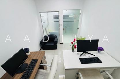 Office Space - Studio - 1 Bathroom for rent in Al Fajer Complex - Oud Metha - Bur Dubai - Dubai