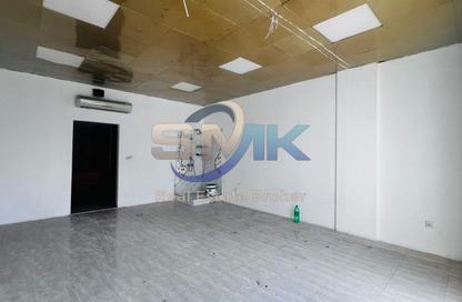 Retail - Studio - 1 Bathroom for rent in England Cluster - International City - Dubai