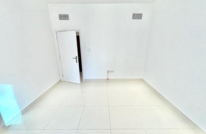 Apartment - 2 Bedrooms - 2 Bathrooms for rent in Al Khan - Sharjah