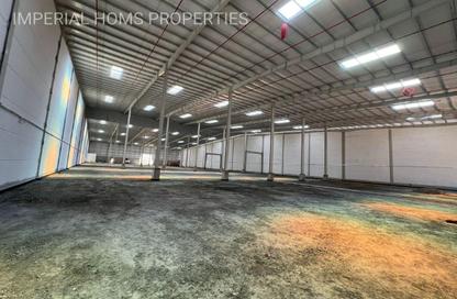 Warehouse - Studio - 4 Bathrooms for rent in Umm Al Thuoob - Umm Al Quwain