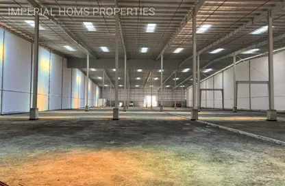 Warehouse - Studio - 4 Bathrooms for rent in Umm Al Thuoob - Umm Al Quwain