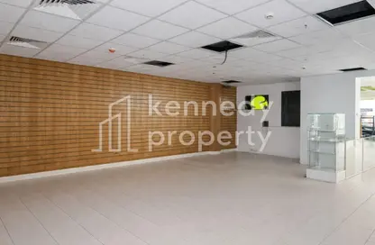 Shop - Studio for rent in Al Hanaa Centre - Al Jafiliya - Dubai