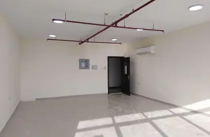 Office Space - 1 Bedroom for rent in Mussafah Industrial Area - Mussafah - Abu Dhabi