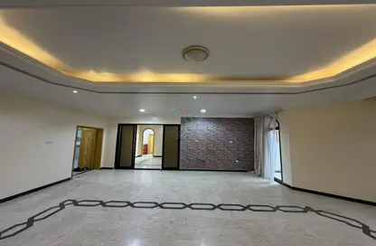 فيلا - استوديو - 4 حمامات للايجار في المرايجب - الجيمي - العين