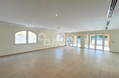 Villa - 5 Bedrooms - 5 Bathrooms for rent in District 2 - Royal Park - Jumeirah Park - Dubai