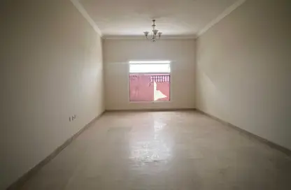 شقة - 3 غرف نوم - 3 حمامات للايجار في القليعة - الشرق - الشارقة