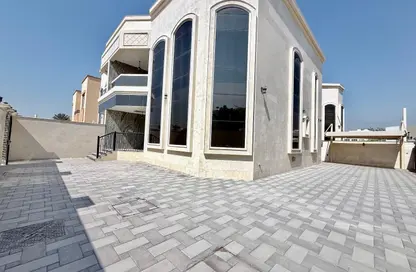 فيلا - 3 غرف نوم - 5 حمامات للايجار في الجزّات - ضاحية الرقة - الشارقة