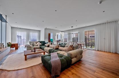 Villa - 5 Bedrooms - 6 Bathrooms for sale in Sur La Mer 1 - Sur La Mer - La Mer - Jumeirah - Dubai