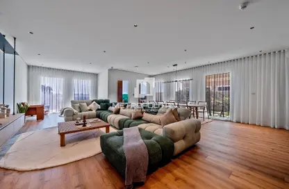 Villa - 5 Bedrooms - 6 Bathrooms for sale in Sur La Mer 1 - Sur La Mer - La Mer - Jumeirah - Dubai