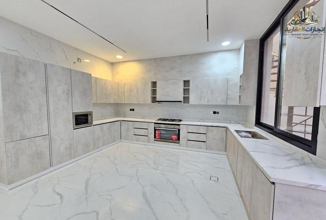 98255067 - Property Image 3