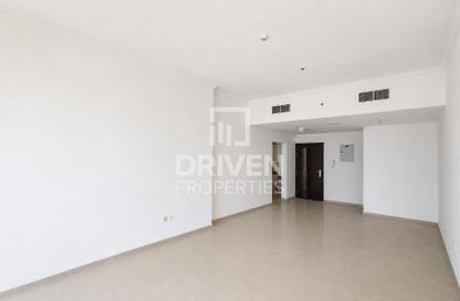 Apartment - 1 - 2 for rent in Lake City Tower - JLT Cluster D - Jumeirah Lake Towers - Dubai