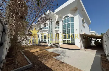 Villa - 4 Bedrooms - 5 Bathrooms for rent in Jumeirah 3 - Jumeirah - Dubai