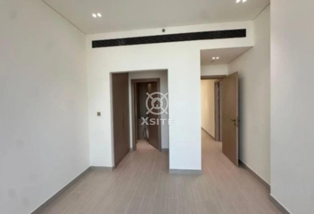Modern 2 BR| Equipped Kitchen|Prime Location photo 5