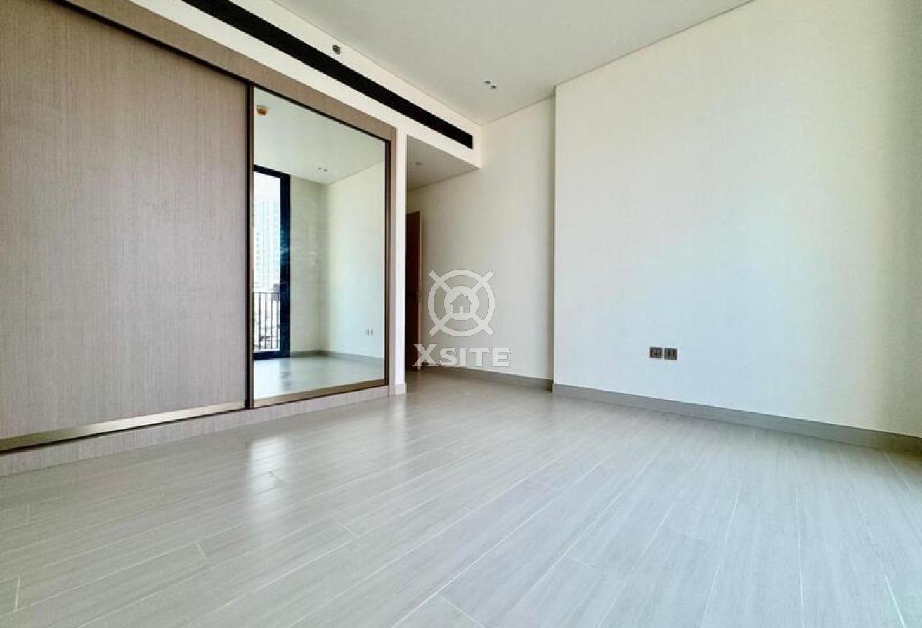 Modern 2 BR| Equipped Kitchen|Prime Location photo 3