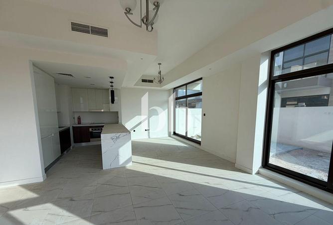 Brand New| Corner unit| Next to the Amenities photo 3