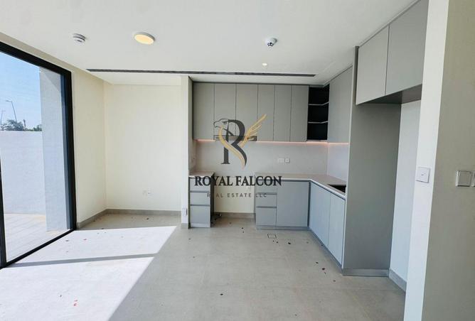 73121398 - Property Image 2