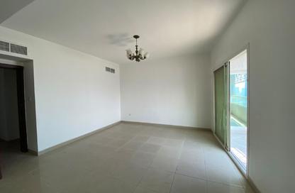 Apartment - 3 - 4 for rent in Al Mamzar Tower 2 - Al Mamzar - Sharjah - Sharjah