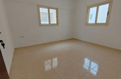 Apartment - 2 Bedrooms - 2 Bathrooms for rent in Al Qulaya'ah - Al Sharq - Sharjah