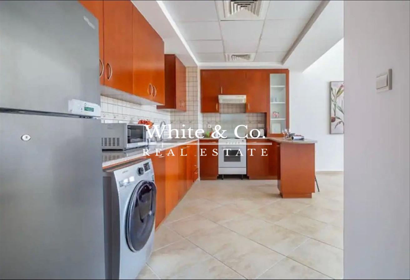 Spacious | Luxury Furniture | Vacant Now photo 9