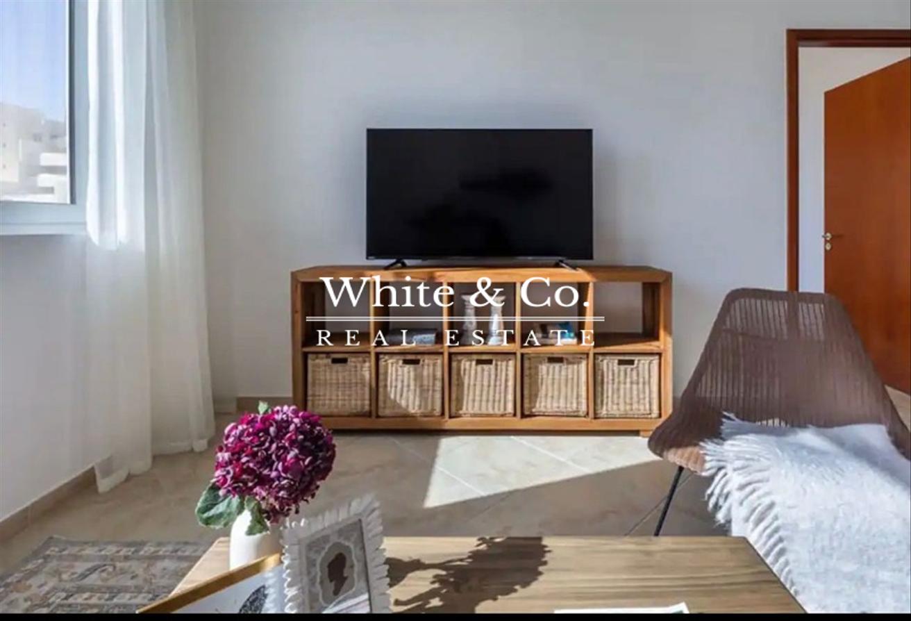 Spacious | Luxury Furniture | Vacant Now photo 6
