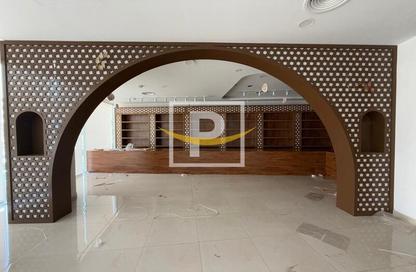 Retail - Studio - 1 Bathroom for rent in Zumorrodah Building - Al Karama - Dubai