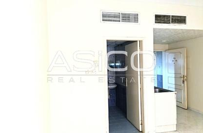 Apartment - Studio - 1 Bathroom for rent in Sultan Lootah Building - Al Muraqqabat - Deira - Dubai