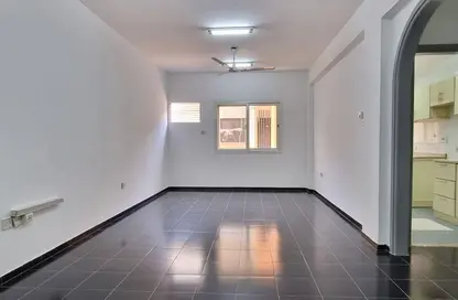 شقة - 1 حمام للايجار في شارع الرولة - الرفاعة - بر دبي - دبي