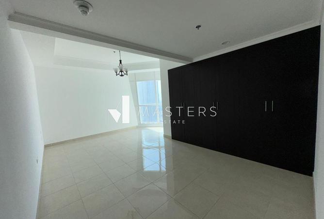 Spacious Studio | Corner Unit | Prime Location photo 2