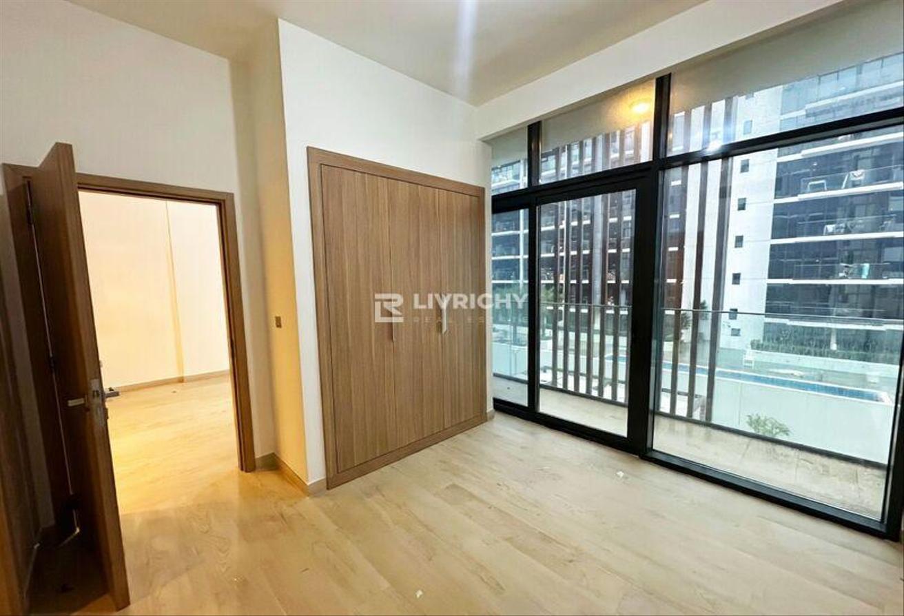 MODERN N BRIGHT | READY TO MOVE IN | HUGE BALCONY photo 4
