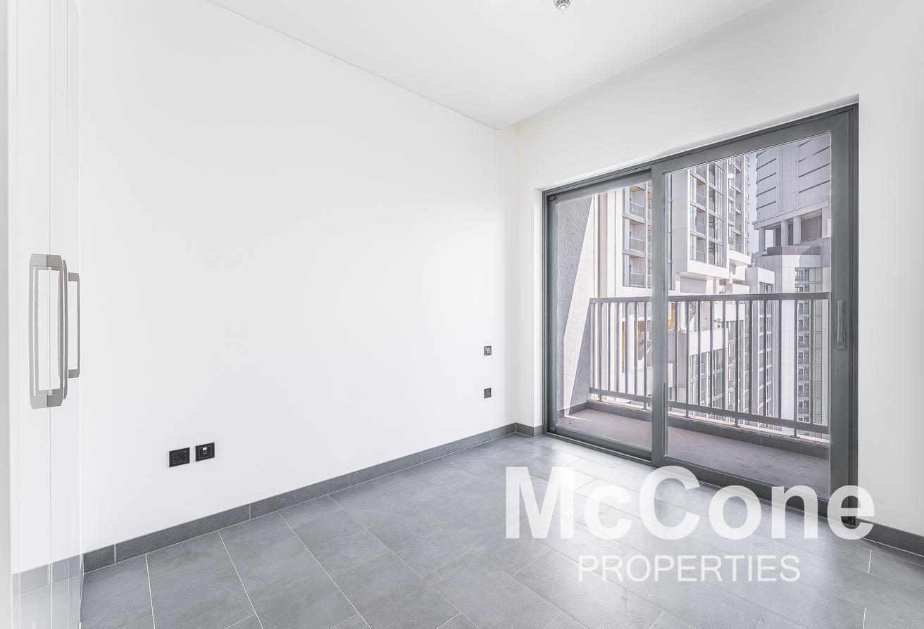 Community View | Vacant | Modern photo 6
