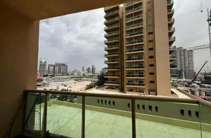 شقة - 2 غرف نوم - 2 حمامات للايجار في مساكن النخبة رقم 1 - مساكن النخبة الرياضية - مدينة دبي الرياضية - دبي