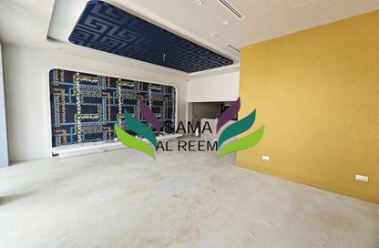 Retail - Studio - 2 Bathrooms for rent in Umm Suqeim 1 Villas - Umm Suqeim 1 - Umm Suqeim - Dubai