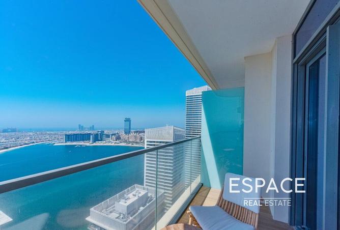 موقع ممتاز | مفروشة بالكامل | إطلالات على النخيل