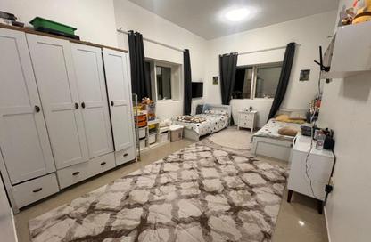 Apartment - 2 Bedrooms - 3 Bathrooms for sale in Al Majaz 1 - Al Majaz - Sharjah