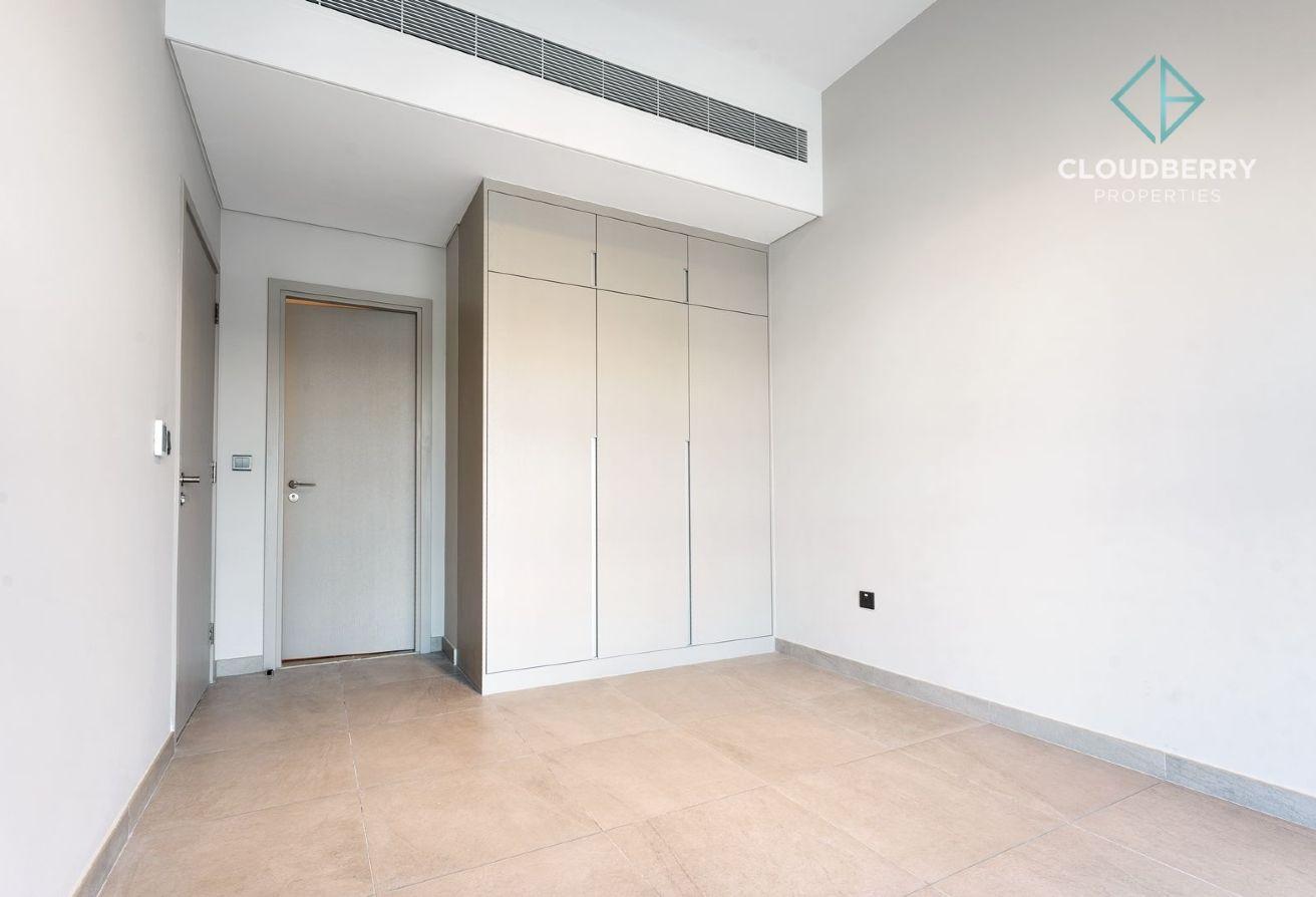 Huge Layout | Corner Unit | Ready to Move in photo 7
