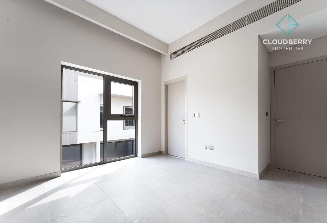 Huge Layout | Corner Unit | Ready to Move in photo 16