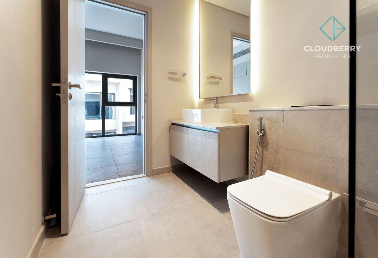 Huge Layout | Corner Unit | Ready to Move in photo 20