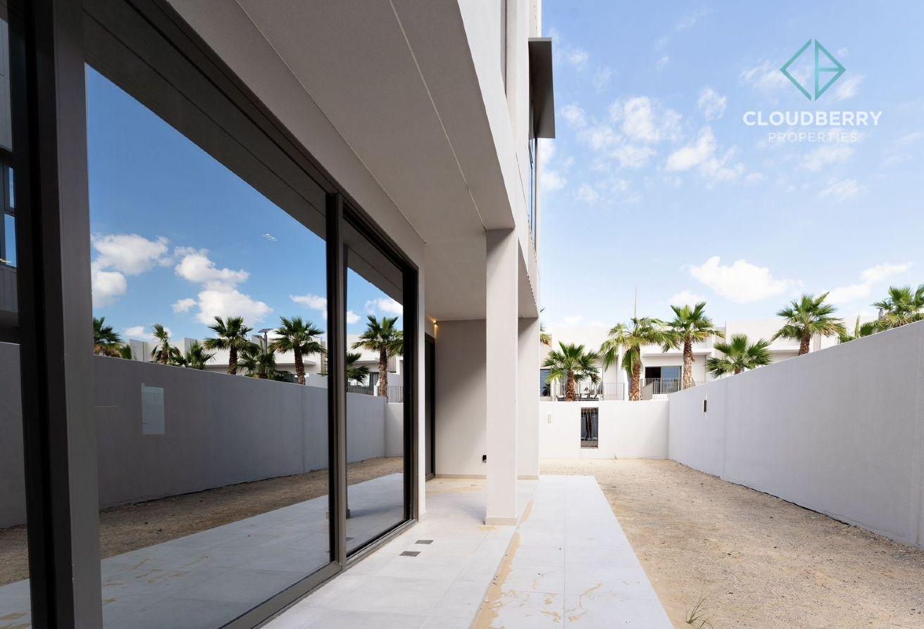 Huge Layout | Corner Unit | Ready to Move in photo 18