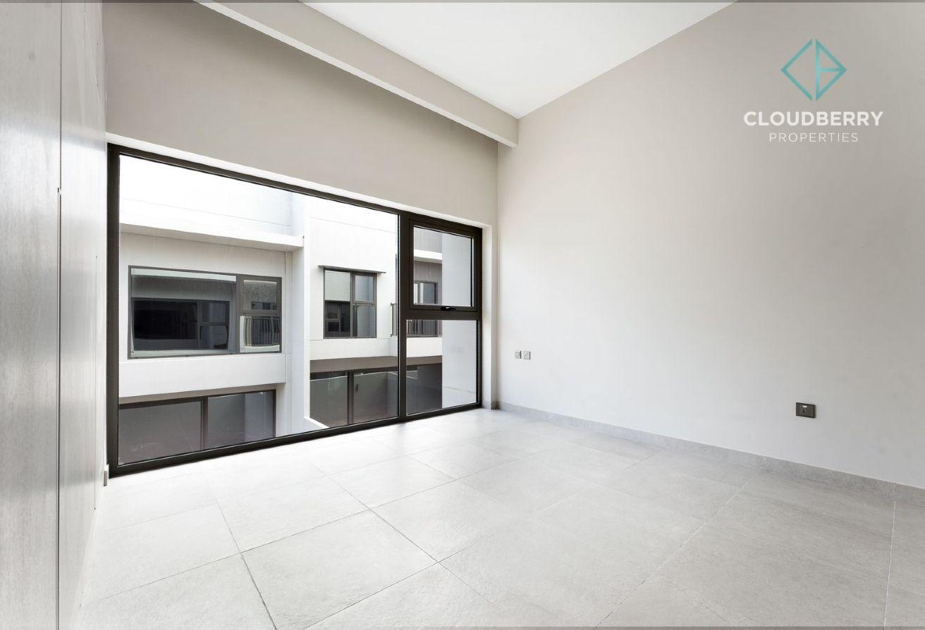 Huge Layout | Corner Unit | Ready to Move in photo 9